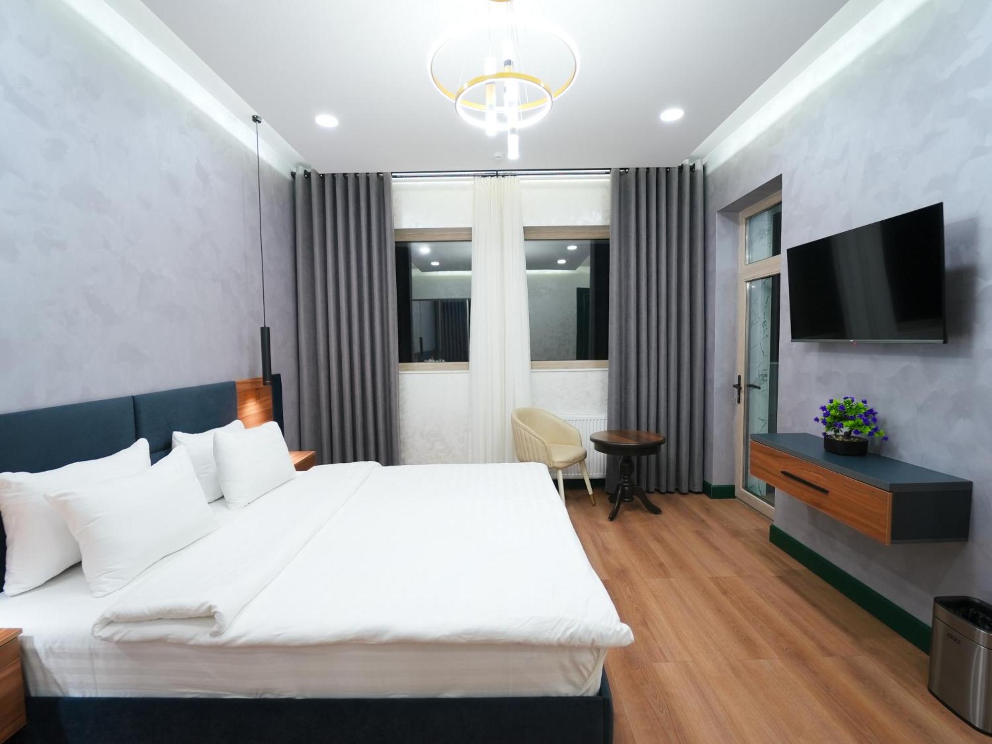 Avant Hotel Tashkent Pool&Spa エクステリア 写真