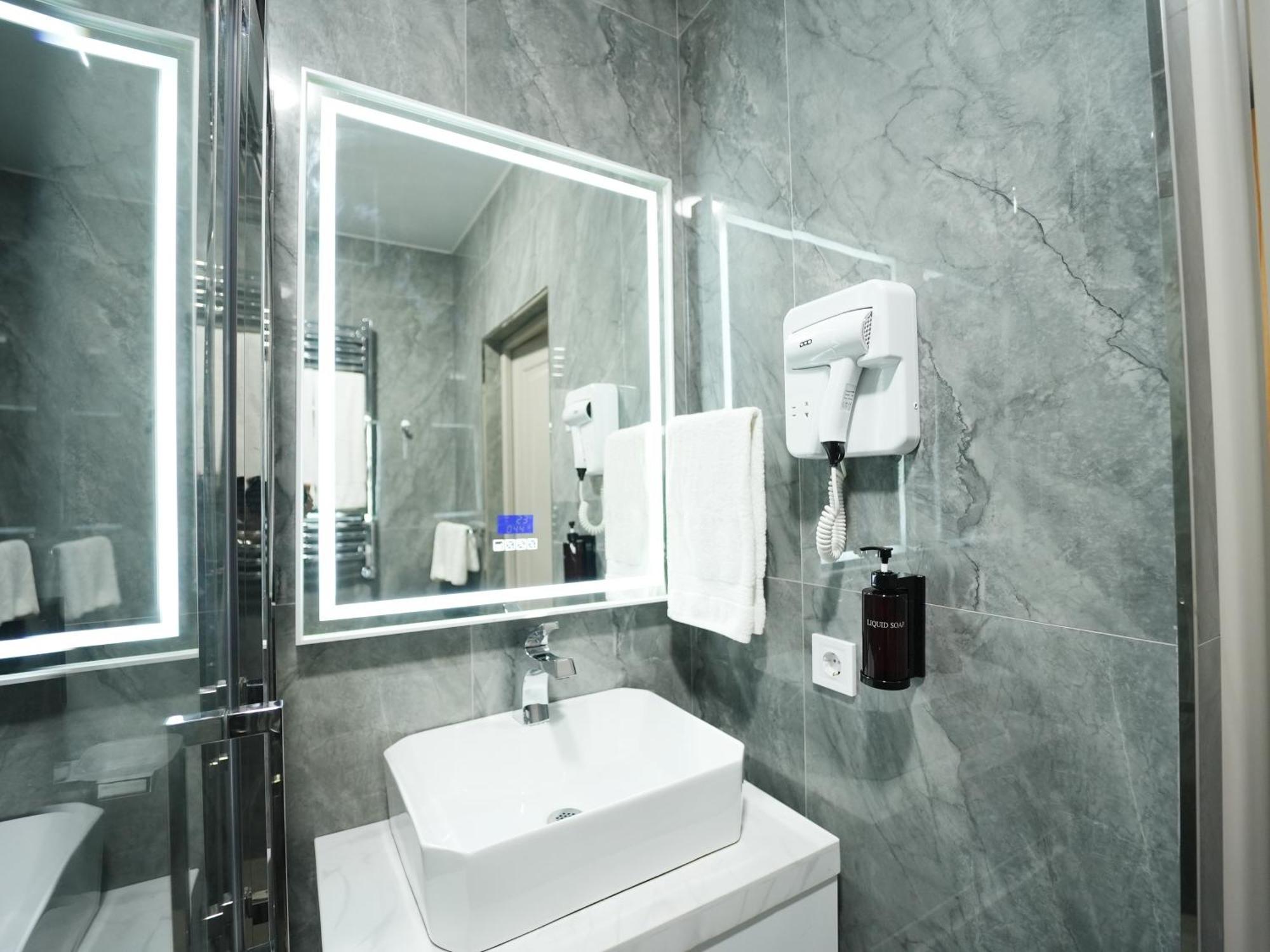 Avant Hotel Tashkent Pool&Spa エクステリア 写真