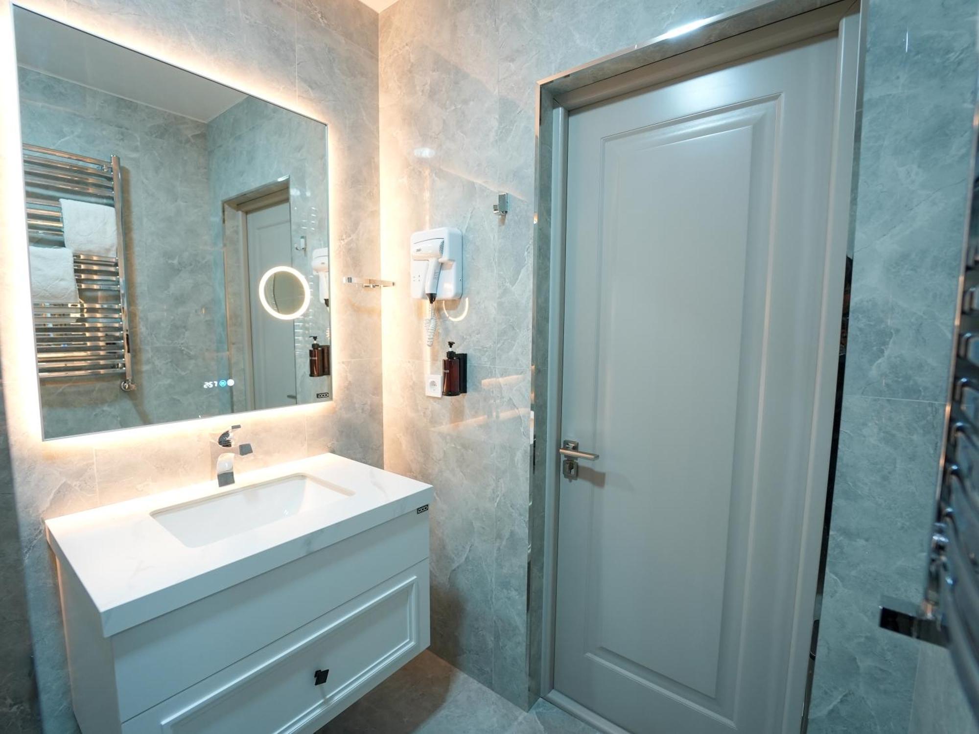 Avant Hotel Tashkent Pool&Spa エクステリア 写真